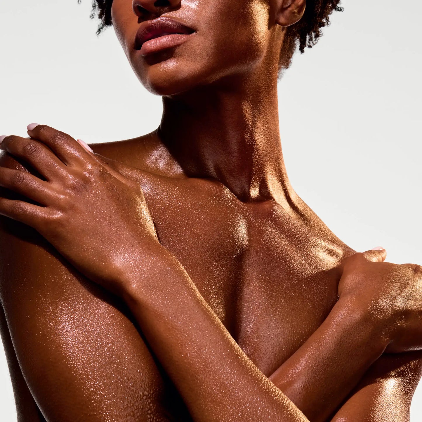 the-glow-getter-multi-oil-body-scrub-c0 NATR-40028-Alt-Image-The_Glow_Getter_Multi-Oil_Body_Scrub-06_1.webp